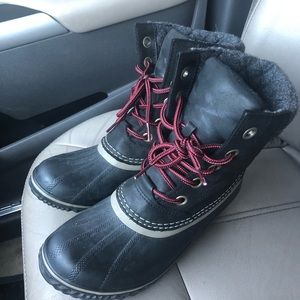 Women’s size 8 Sorel snow boots